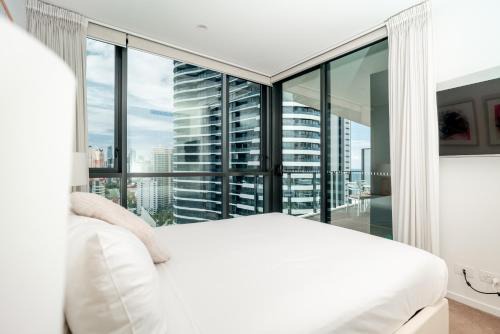 Luxury 2BR Broadbeach Stay - Pet Friendly