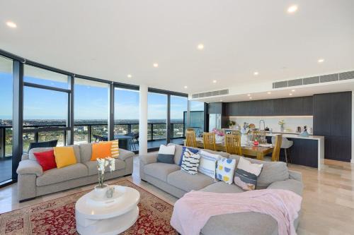Spacious Two Level 4BR at Sydney Olympic Park with Best View