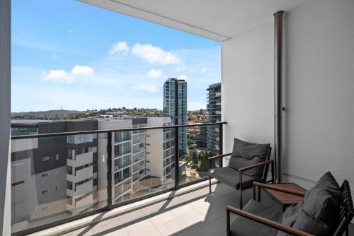 River View 1BR with Amazing Rooftop Pool & Parking