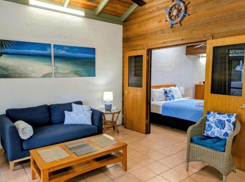 Beachside Cottage - A Private Peaceful Hidden Gem 50m to Beach