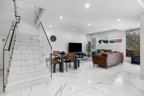 Spacious Lidcombe Lux mins to Sydney Olympic Park