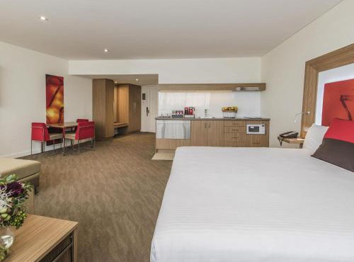 Novotel Sydney West HQ