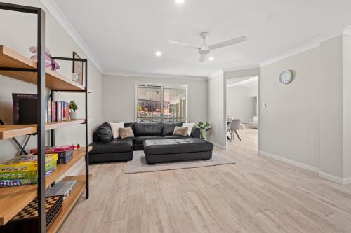 Modern Family Home, Saltwater Pool, Near Robina