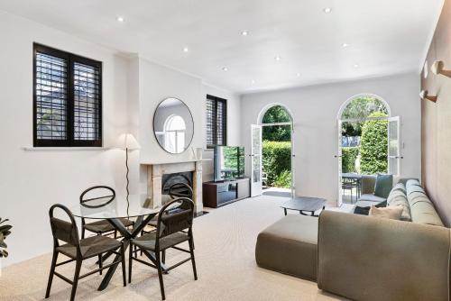 Serene Luxury Double Bay Home Perfect for 6