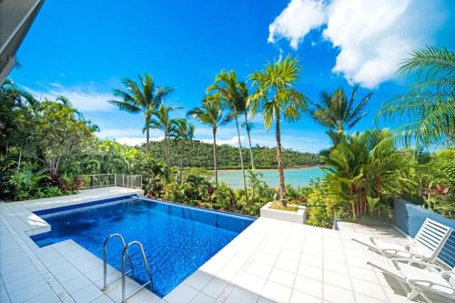 Baybliss Escape #4 - Adults Only