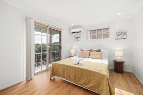 Pool & Tennis Court 3BR Bright Mt Gravatt Retreat