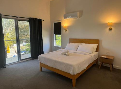 Surf Inn Boutique Backpackers - FREE BREAKFAST