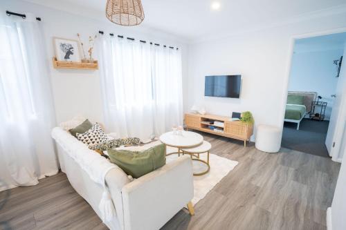 Pink Muse, 3 Mins To Ettalong Beach