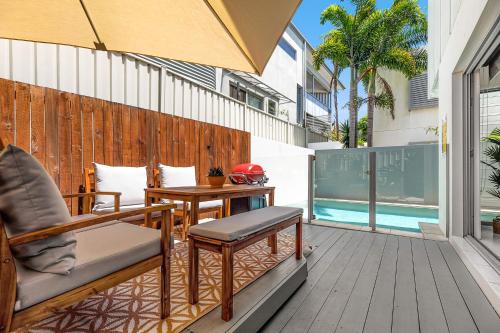 Retreat in the Heart of Alex - 3BR sleeps 11, Pool