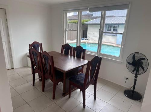 Queen Room in Two Story House with Swimming Pool - SW3