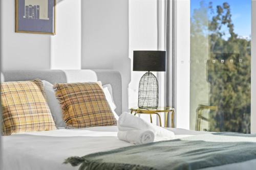 Castle Hill Modern 2BR Apartment