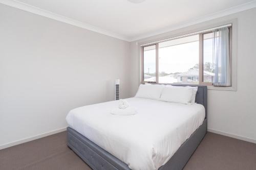 Spacious 4-Bedroom Home Near University & Shops