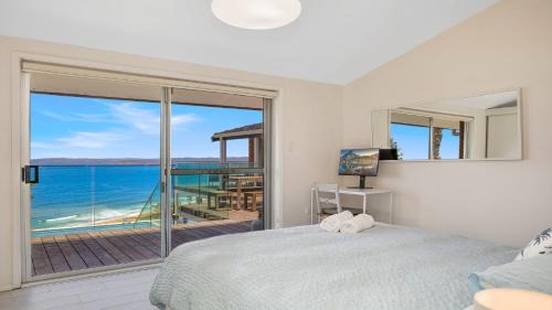 'Amazing 180 Degree Views' by HolidayCo