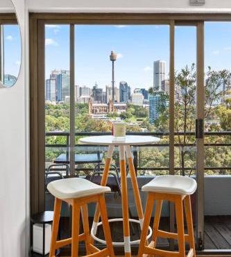 Harbour Horizon - Iconic Skyline Retreat with Pool