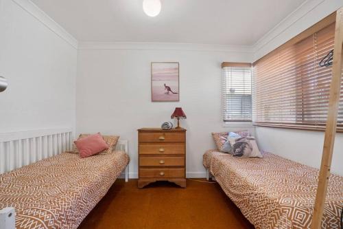 Blue Haven Gypsy Paradise - 3 bedroom cosy waterfront cottage on Central Coast