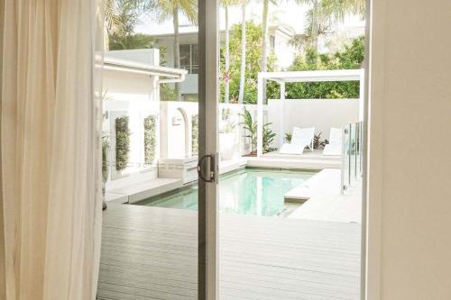 Whitehaven - 100m to Beach, Private Pool