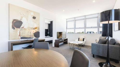 lovely 2 bds in heart chatswood free parking