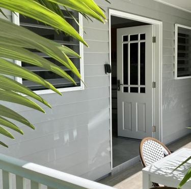 Bamboo Villa - Edge Hill Cairns Luxury Pet Friendly Sleeps 3