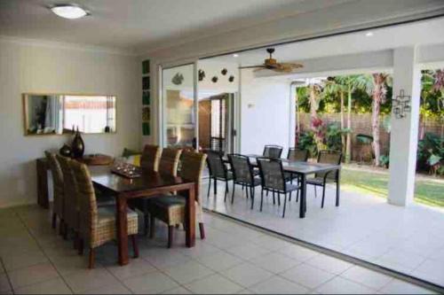 Sandstone Point Luxury 5 bedroom Home