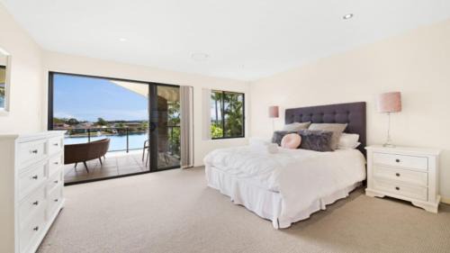 Tranquil Lagoon - Waterfront Luxury