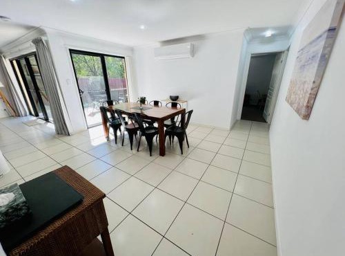 Sandstone Pt Pet friendly 4-bedroom home