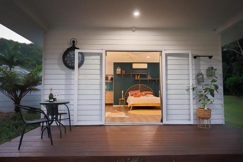 The Poolhaus Retreat - Peaceful Private Studio